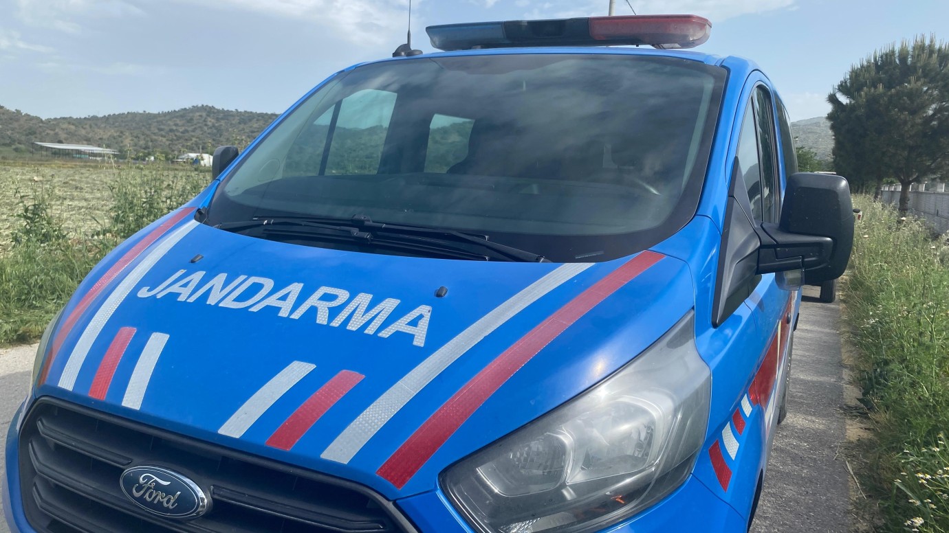 Nazilli'de Bir Şahıs Ölü BulunduAydın’ın Nazilli ilçesinde, henüz kimliği açıklanmayan bir şahıs evinde ölü olarak bulundu. Sabah saatlerinde yaşanan olayla ilgili polis ekipleri bölgeye sevk edilirken, ölüm nedeninin belirle